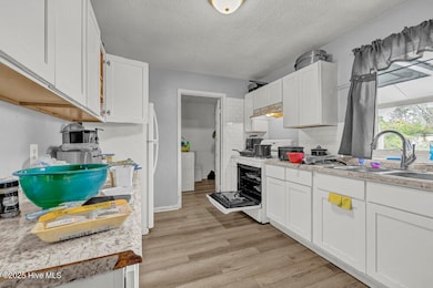 1113 E Stewart Cir, Wilmington, NC 28405 - photo 6