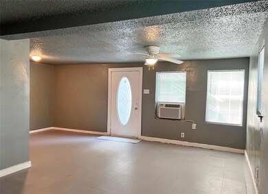 305 S Preston St unit B, Ennis, TX 75119 - photo 4