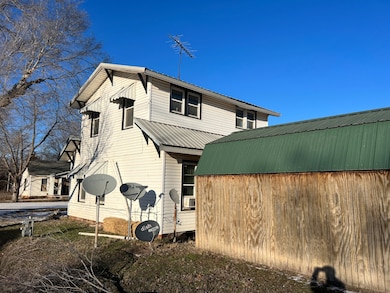 910 2nd St, Deer Creek, OK 74636 - photo 2