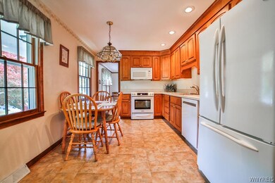 Eat-in Kitchen