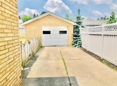 A BETTER VIEW OF THE GARAGE