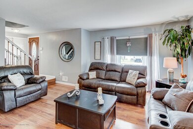 08_07_Living_Room_mls