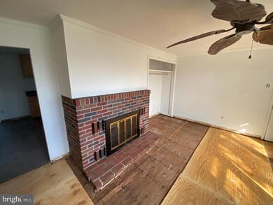 1543 Lakeside Dr, Pennsburg, PA 18073 - photo 4