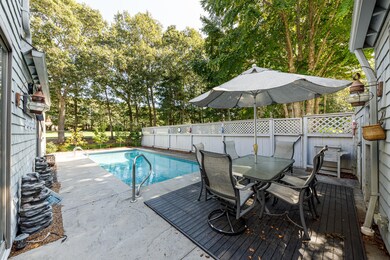 100 mid iron pool dining