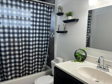 410 SE 4th Ave unit 4, Hallandale Beach, FL 33009 - photo 4