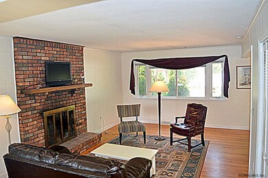 1241 Viewmont Dr, Schenectady, NY 12309 - photo 3