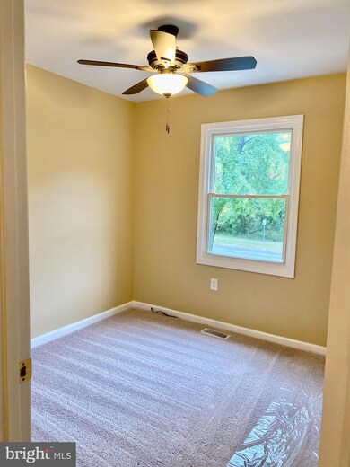 2207 Dawn Ln, Temple Hills, MD 20748 - photo 6