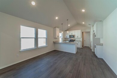 886 Sabine Ave, Cleburne, TX 76031 - photo 6