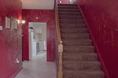 Entry/Foyer.