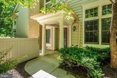 10825 Luxberry Dr, Rockville, MD 20852 - photo 2