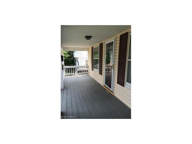 larg front porch, perfect for relaxing