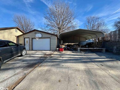 204 W Nishna Rd, Shenandoah, IA 51601 - photo 2