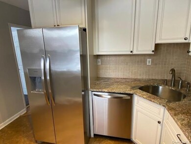 261-53 Langston Ave unit E-1st fl, Glen Oaks, NY 11004 - photo 6