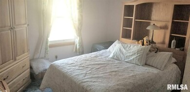 5516 Cedar St, Davenport, IA 52806 - photo 6