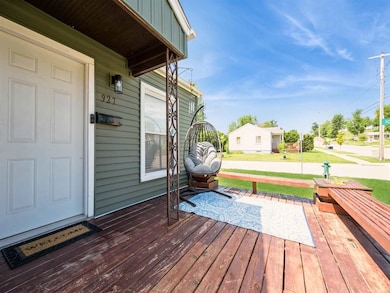 927 O Ave NW, Cedar Rapids, IA 52405 - photo 3