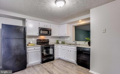 9520 Donnan Castle Ct, Laurel, MD 20723 - photo 3