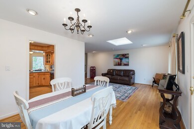 1448 Aldenham Ln, Reston, VA 20190 - photo 7