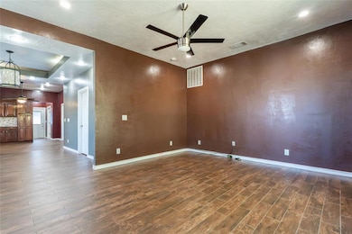 323 N 8th St, Clinton, OK 73601 - photo 5