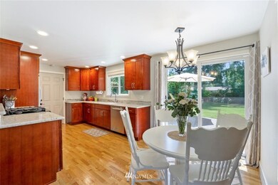 8437 NE 140th St, Kirkland, WA 98034 - photo 7