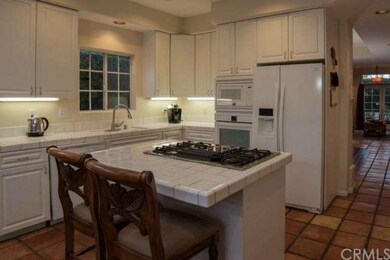 Sparkling kitchen with all new appliances! 