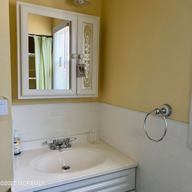 52 Fremont Bathroom 1
