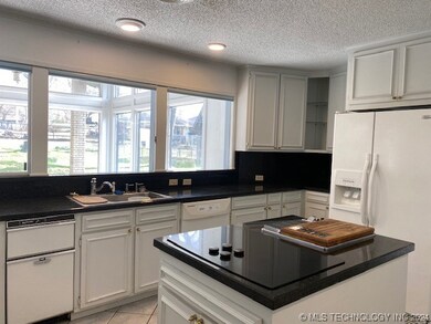 1898 N Cherokee Ave, Chouteau, OK 74337 - photo 5