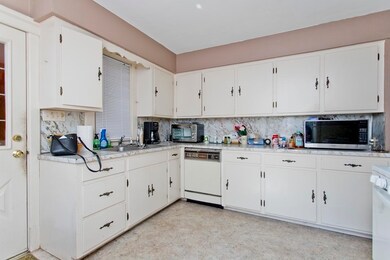 71 Oak Ln, Feeding Hills, MA 01030 - photo 4