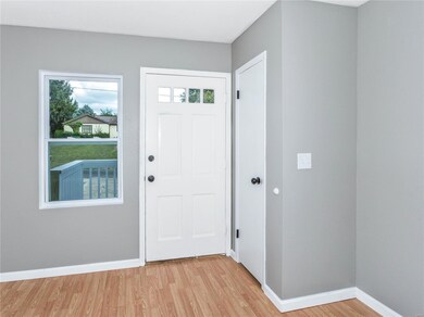 Entry w/Coat Closet!
