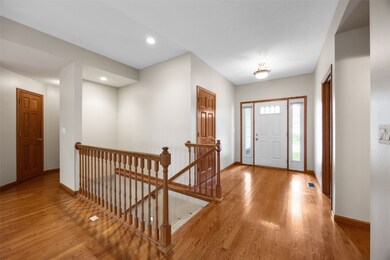 1816 Emmy Ln, Hiawatha, IA 52233 - photo 5