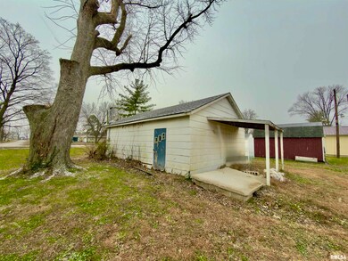 901 E 3rd St, Flora, IL 62839 - photo 6