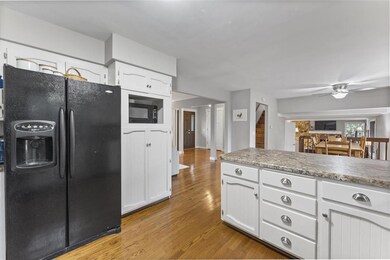 4949 Highwood Cir, Middleton, WI 53562 - photo 6