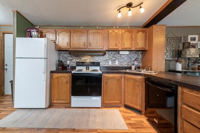 206 E Deer St, Mandan, ND 58554 - photo 3
