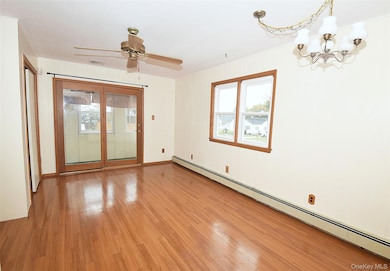 15 N Crescent Dr unit 2, Farmingdale, NY 11735 - photo 3