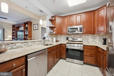 904 Creekside Dr unit B100, Brookhaven, PA 19015 - photo 7