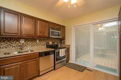 6000 Forrest Hollow Ln, Springfield, VA 22152 - photo 3