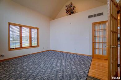 4035 W Tangleoaks Ct, Peoria, IL 61615 - photo 7