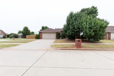 1220 Eastview Cir, Yukon, OK 73099 - photo 3
