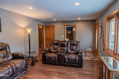 2034 N 3rd - MLS Size-33