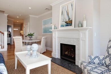 LIVING / DINING ROOM