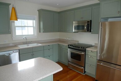 5 Pearl St unit 2, Camden, ME 04843 - photo 4