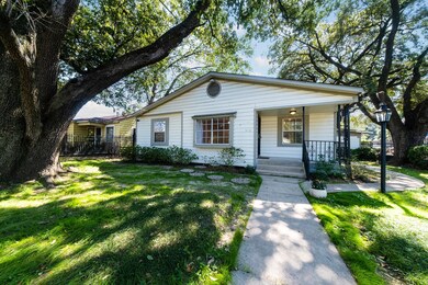 312 Melbourne St, Houston, TX 77022 - photo 2