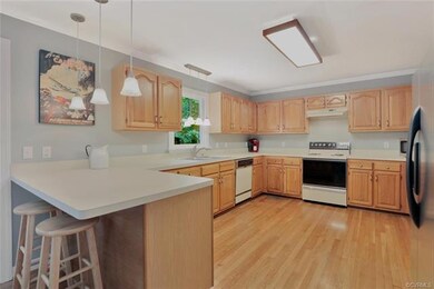 Eat-in Kitchen