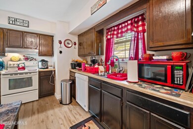 513 Palm Place, Jacksonville, NC 28546 - photo 3