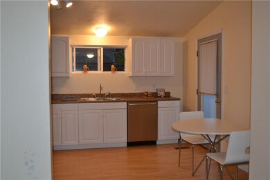 Large opening between dining room and eat in kitch