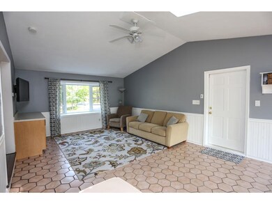 35 Gordon Dr, Londonderry, NH 03053 - photo 4