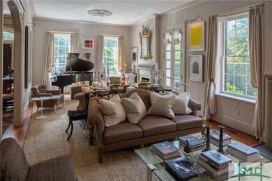 Light filled, open double Living Room ideal for en