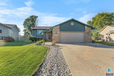 5521 S Aaron Ave, Sioux Falls, SD 57106 - photo 2