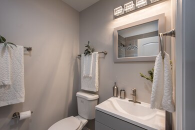 17300 Appletree Dr, Hazel Crest, IL 60429 - photo 4