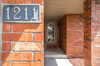 1211 W Broad