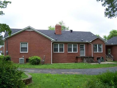 907 Mcarthur St, Manchester, TN 37355 - photo 4